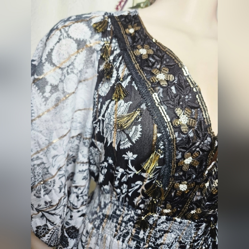 Black and White Resort Gown with Dolman Sleeves - Picture 3 of 7